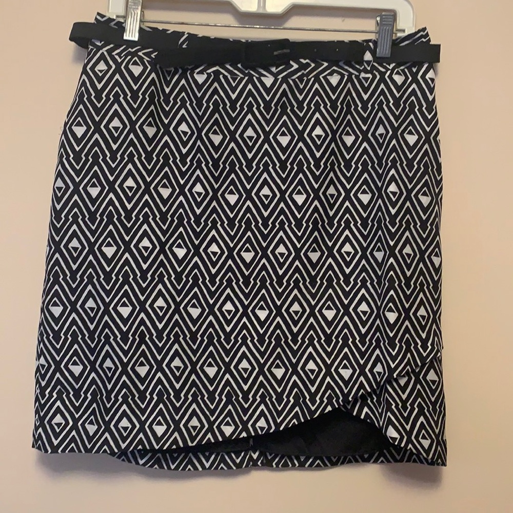 White House Black Market Skirt, size 6, worn once